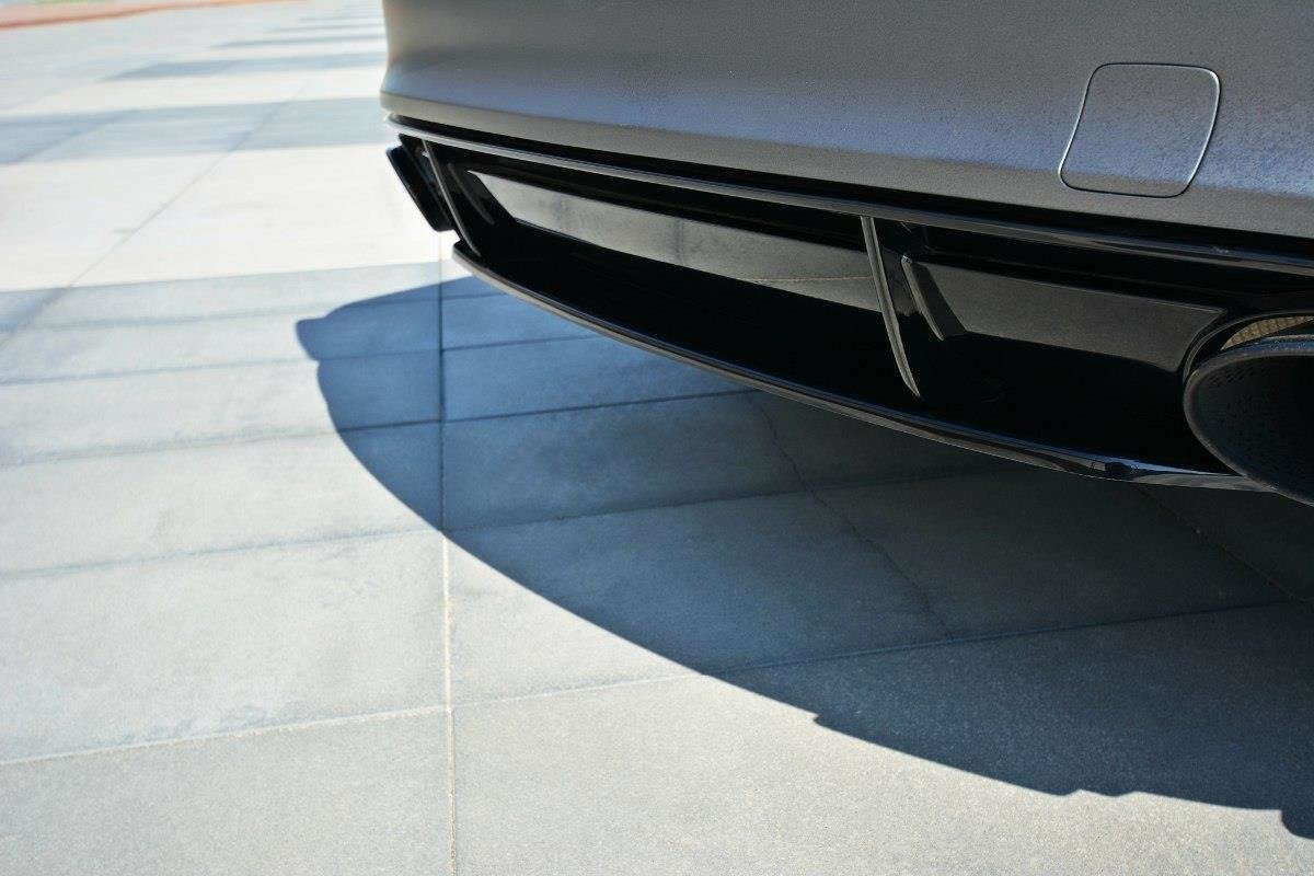 Mittlerer Diffusor Heck Ansatz für Audi RS7 Facelift Carbon Look