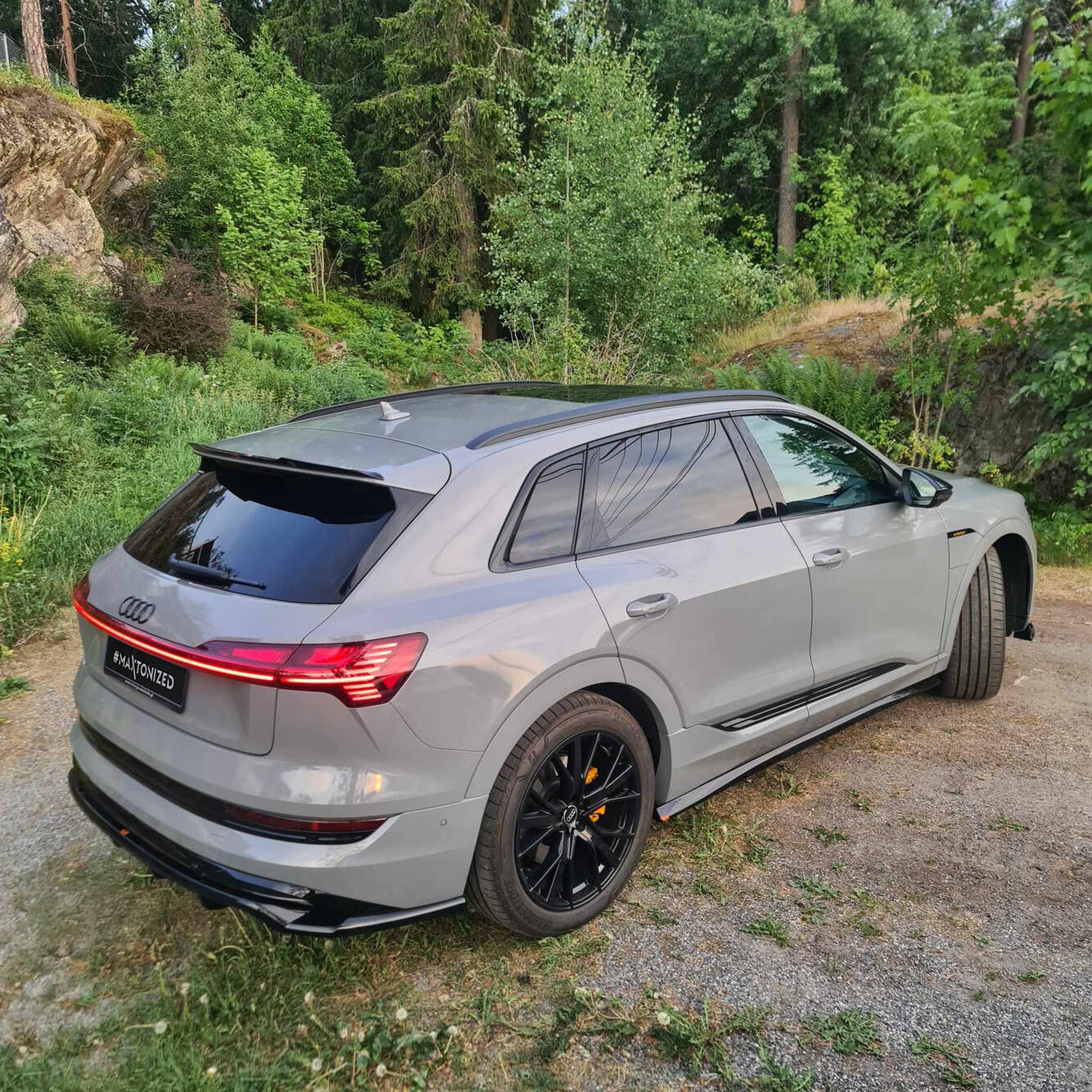 Mittlerer Cup Diffusor DTM Look Heck Ansatz für Audi e-Tron S-Line schwarz Hochglanz