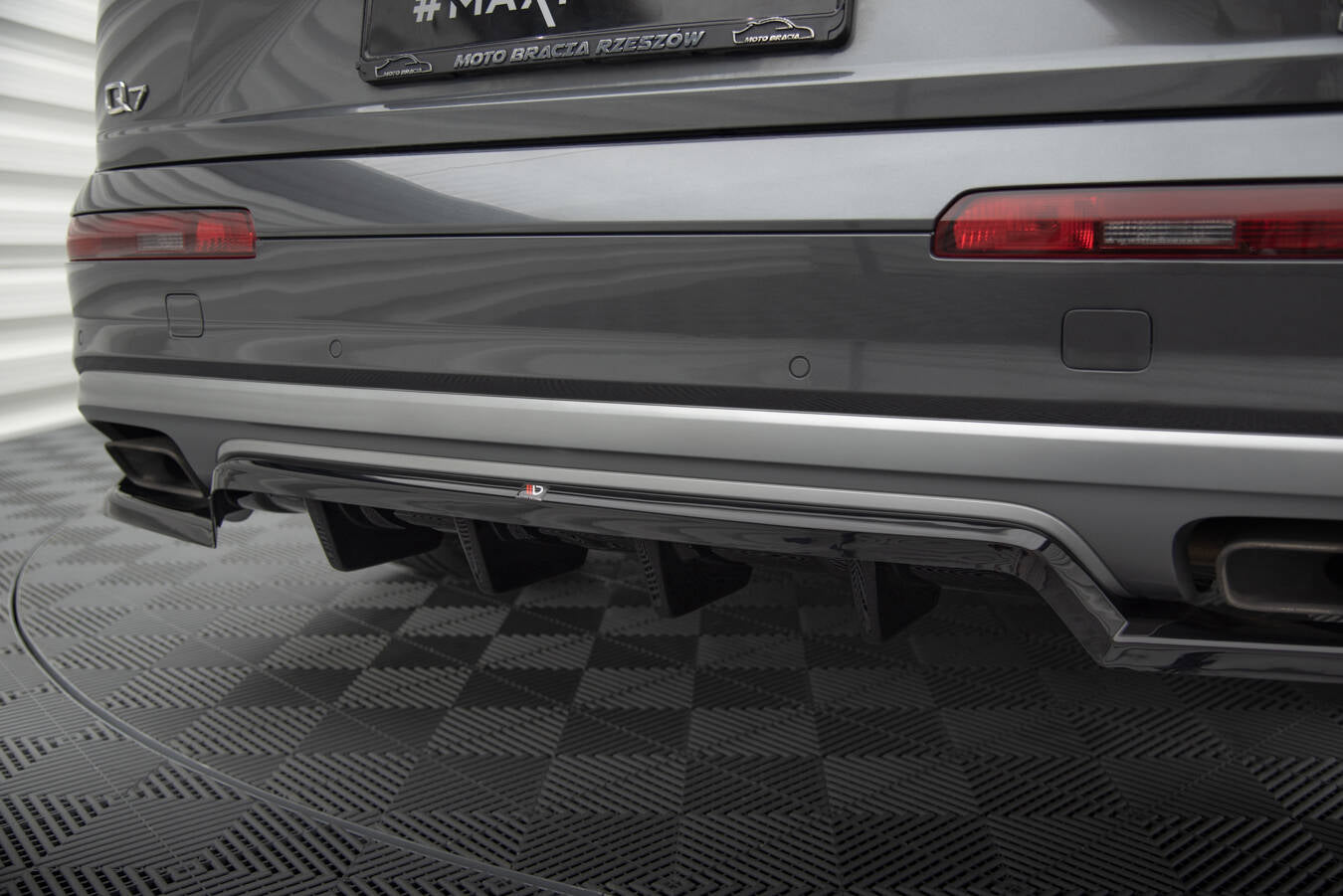 Mittlerer Cup Diffusor DTM Look Heck Ansatz für Audi Q7 Mk2 schwarz Hochglanz