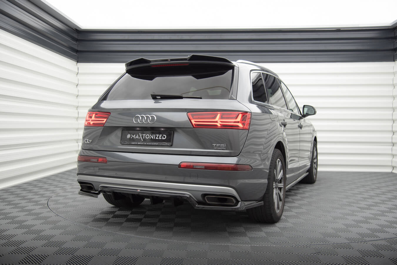 Mittlerer Cup Diffusor DTM Look Heck Ansatz für Audi Q7 Mk2 schwarz Hochglanz