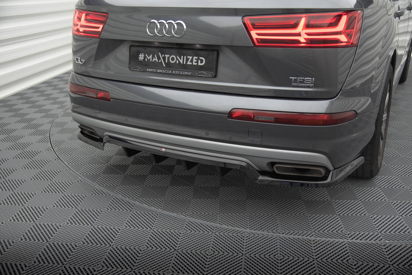 Mittlerer Cup Diffusor DTM Look Heck Ansatz für Audi Q7 Mk2 schwarz Hochglanz