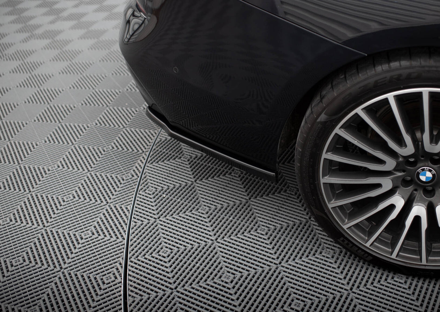 Heck Ansatz Flaps Diffusor für BMW 6er GT G32 M-Paket schwarz Hochglanz