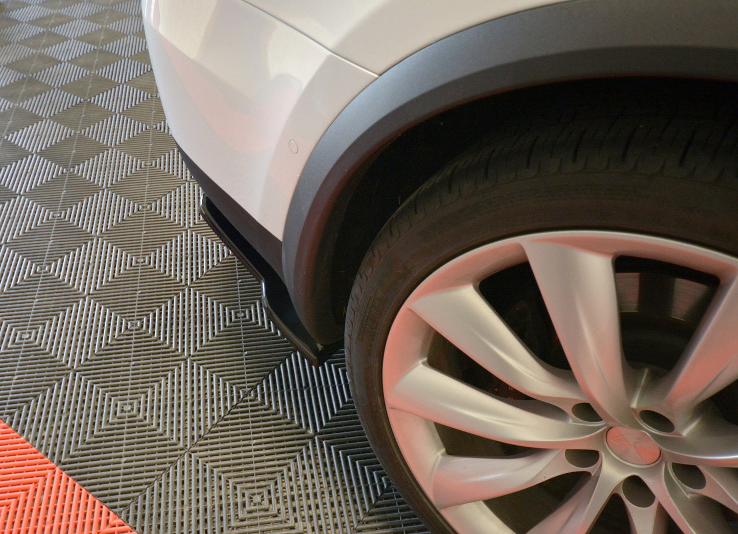 Heck Ansatz Flaps Diffusor V.2 für TESLA MODEL X schwarz Hochglanz
