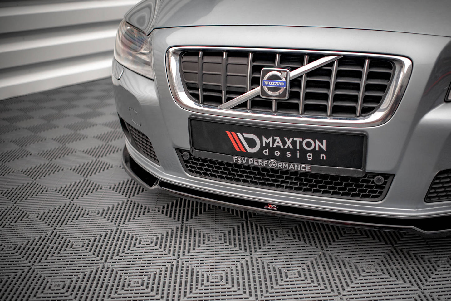 Front Ansatz V.2 für Volvo V70 Mk3 schwarz Hochglanz