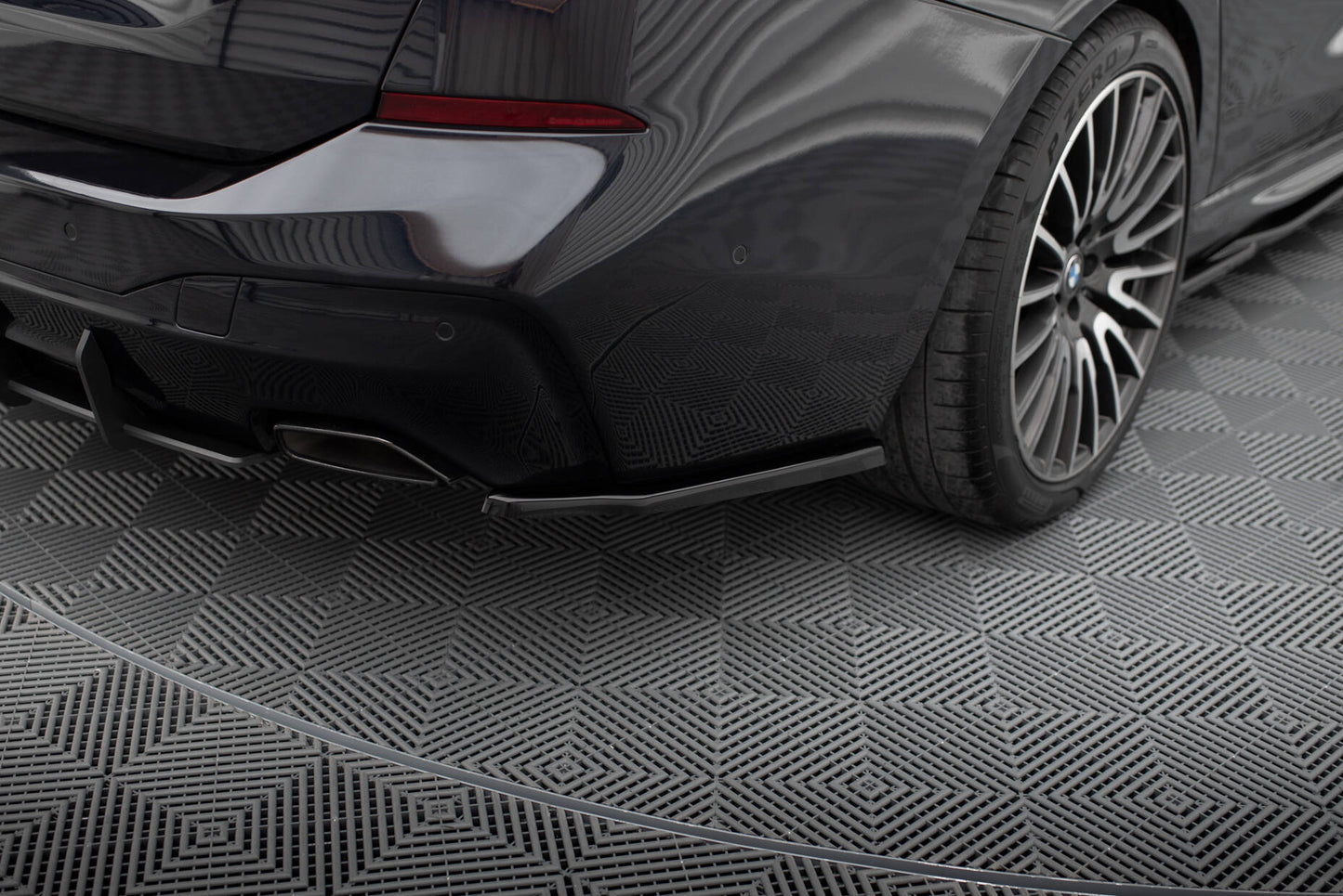 Heck Ansatz Flaps Diffusor für BMW 6er GT G32 M-Paket schwarz Hochglanz