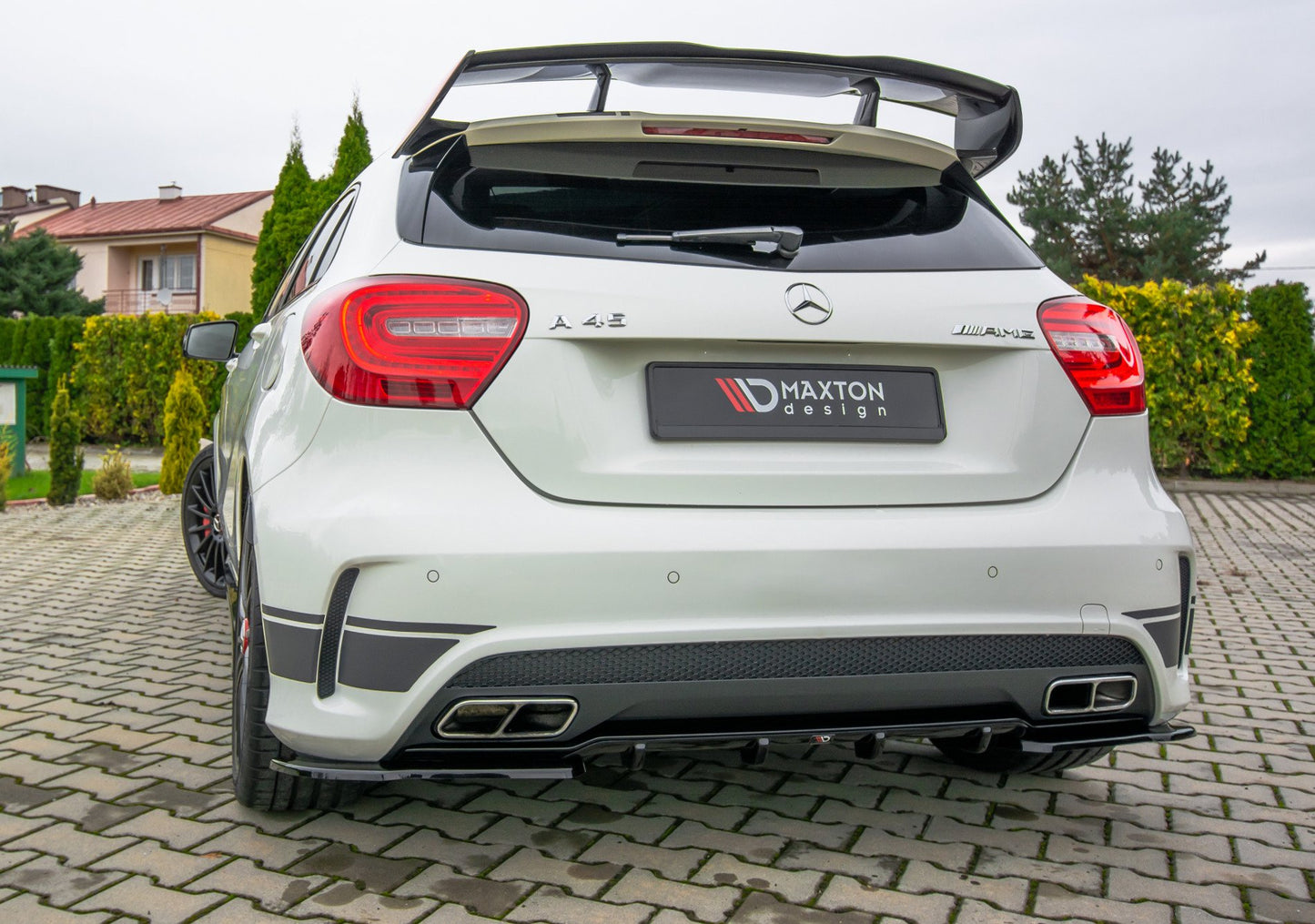 Spoiler CAP für Mercedes A45 AMG W176 schwarz Hochglanz