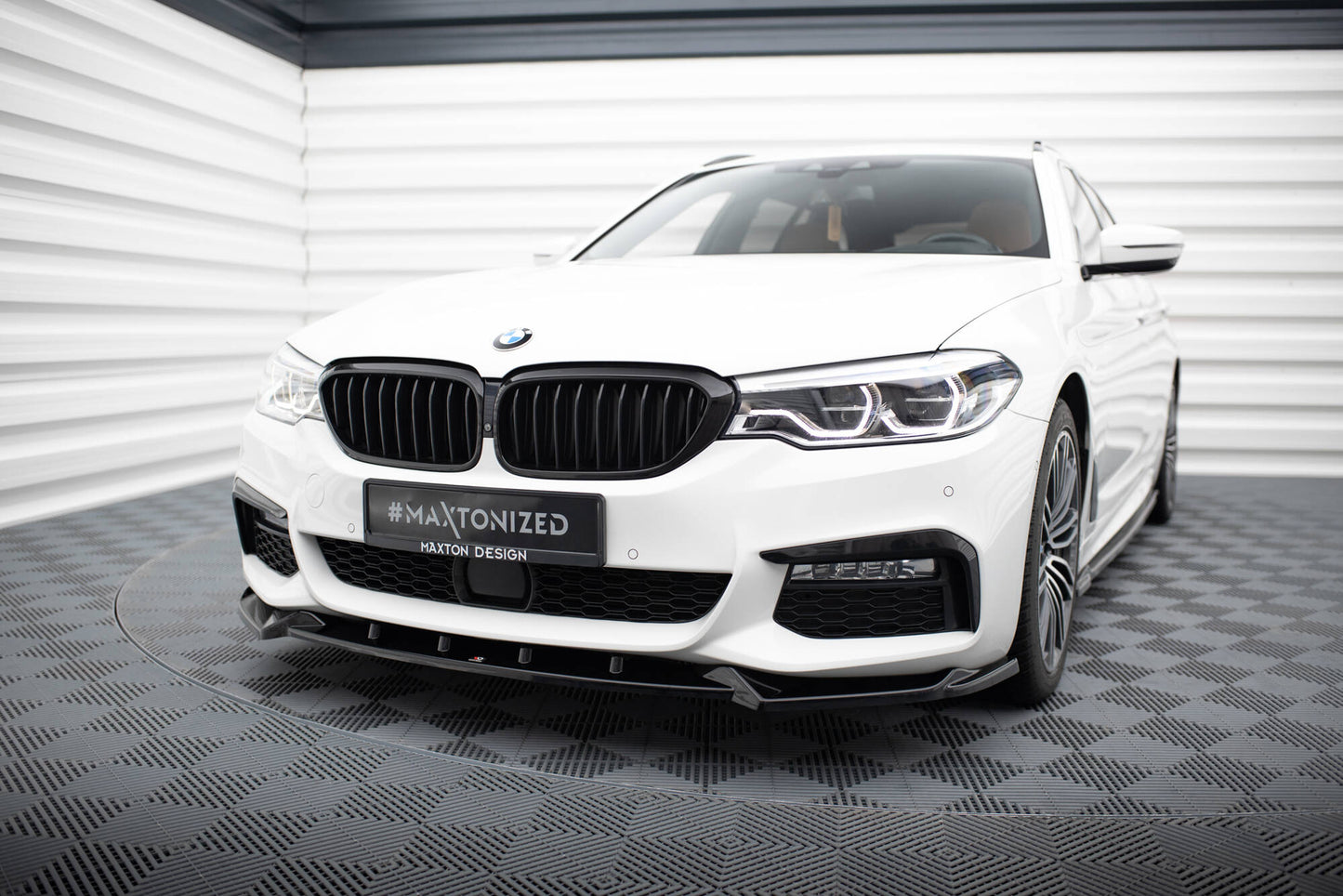 Front Ansatz V.4 für BMW 5er M-Paket / M550d / M550i G30/ G31 M-Paket schwarz Hochglanz