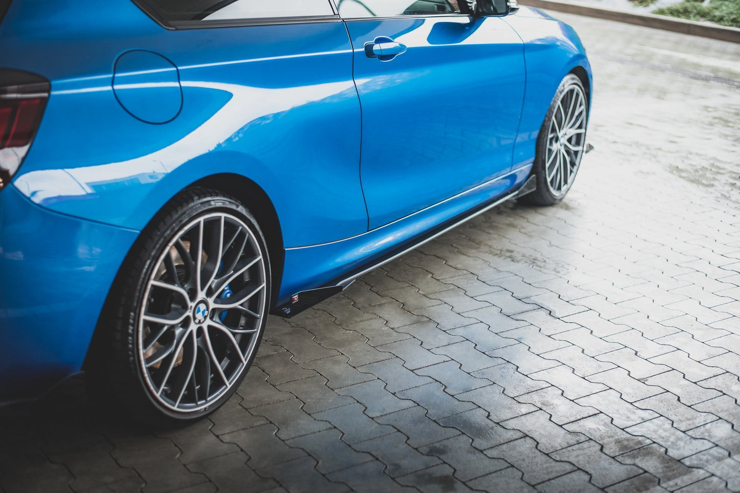Street Pro Seitenschweller Ansatz für + Flaps BMW 1er F21 M135i / M140i / M-Paket schwarz Hochglanz