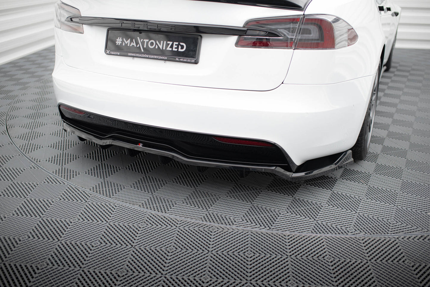 Mittlerer Cup Diffusor DTM Look Heck Ansatz für V.1 Tesla Model S Plaid Mk1 Facelift schwarz Hochglanz