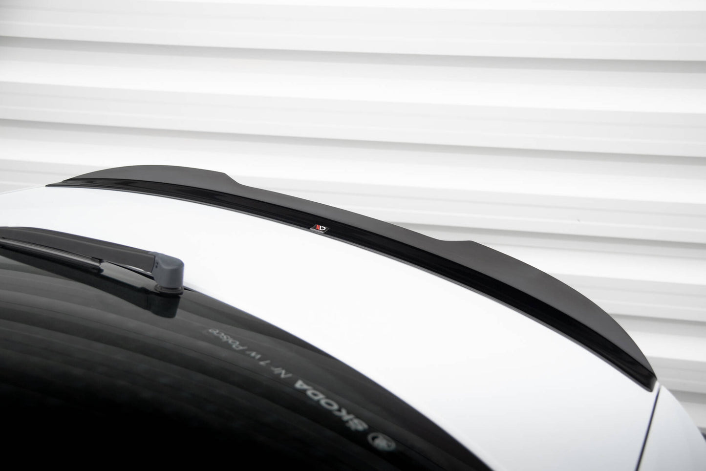 Spoiler CAP V.2 für Skoda Superb Liftback Mk3 / Mk3 Facelift schwarz Hochglanz
