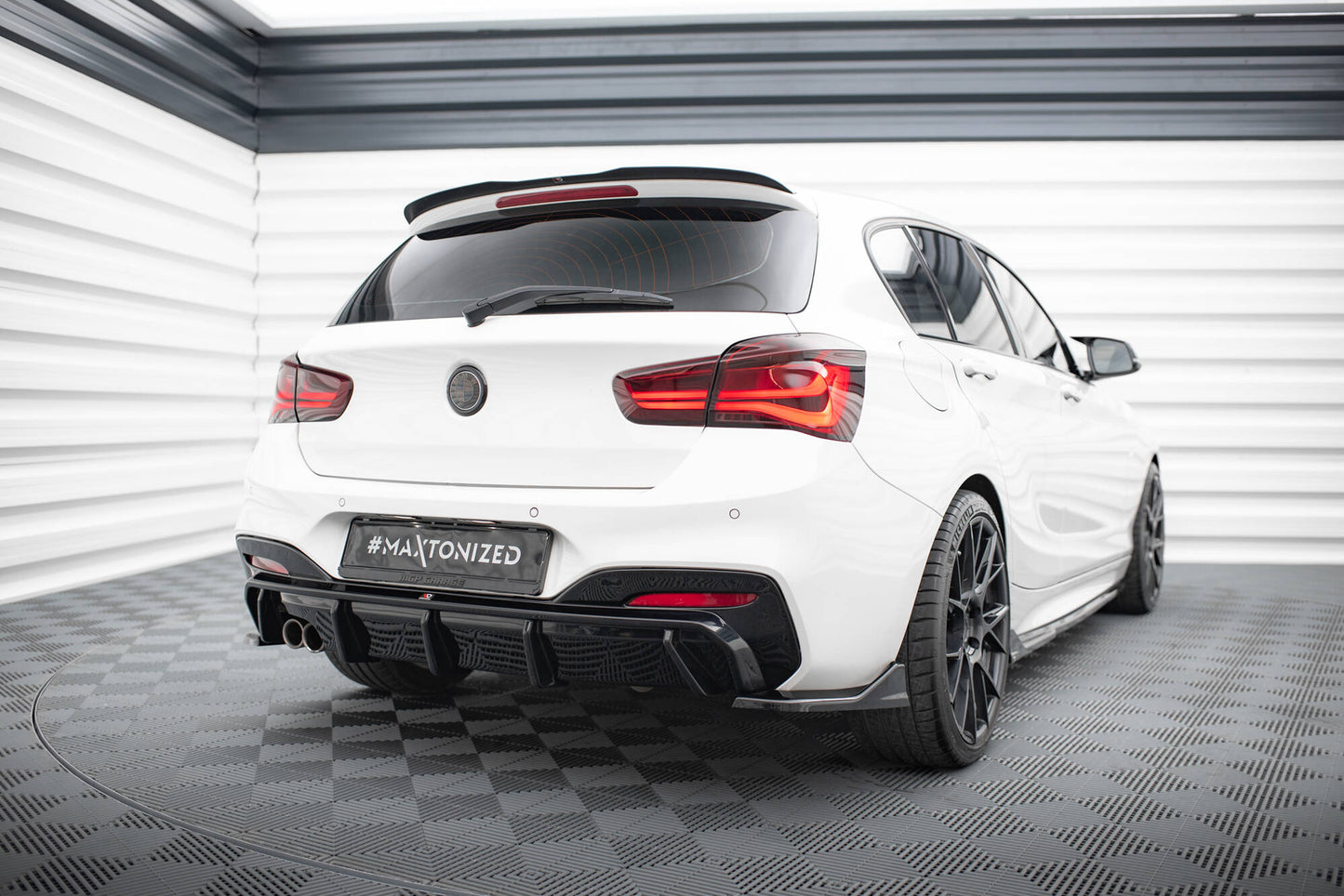 Heck Ansatz Flaps Diffusor für (Für heckansatz V.3) BMW 1er M-Paket / M140i F20 Facelift schwarz Hochglanz