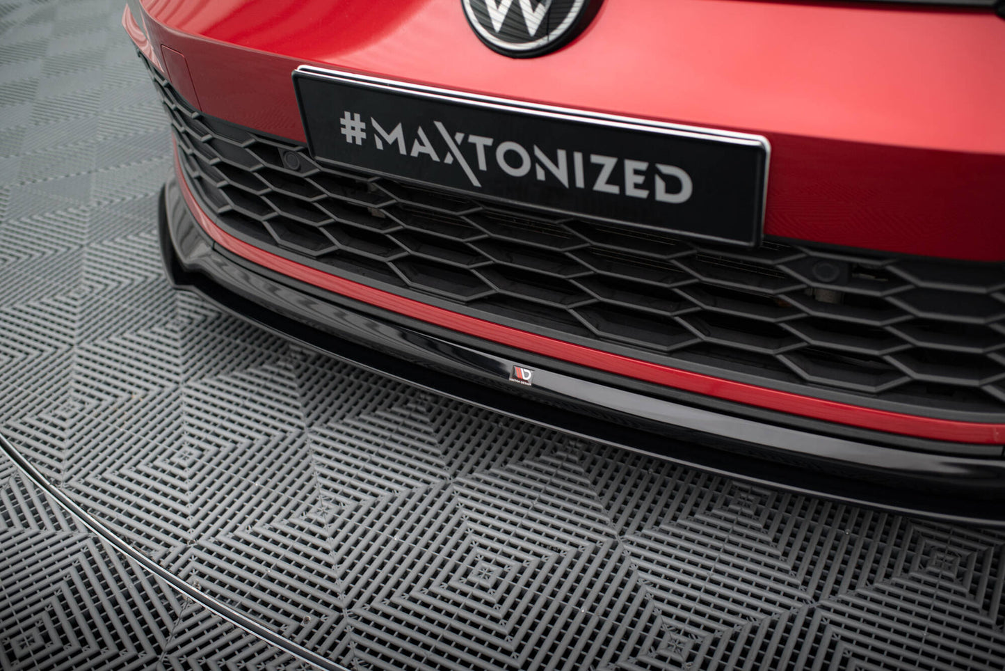 Front Ansatz V.6 für VW Golf GTI / GTE / GTD / R-Line Mk8 schwarz Hochglanz