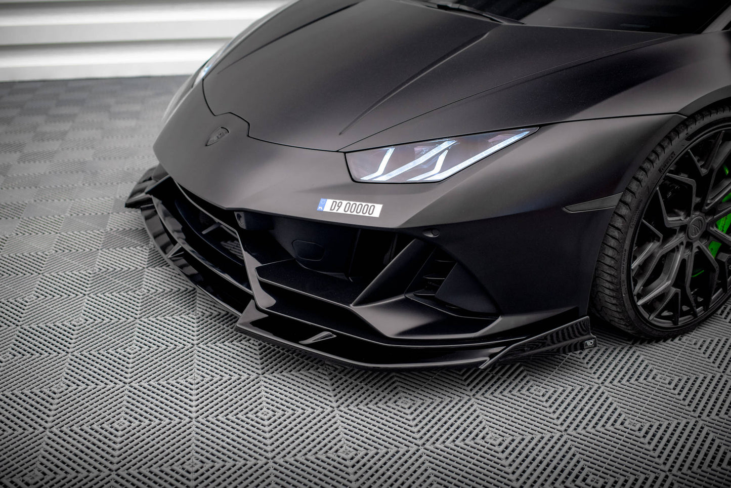 Front Ansatz für Lamborghini Huracan EVO AWD schwarz Hochglanz