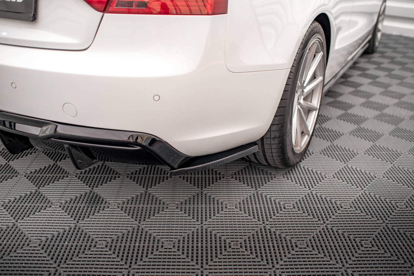 Heck Ansatz Flaps Diffusor für Audi A5 Coupe 8T Facelift schwarz Hochglanz