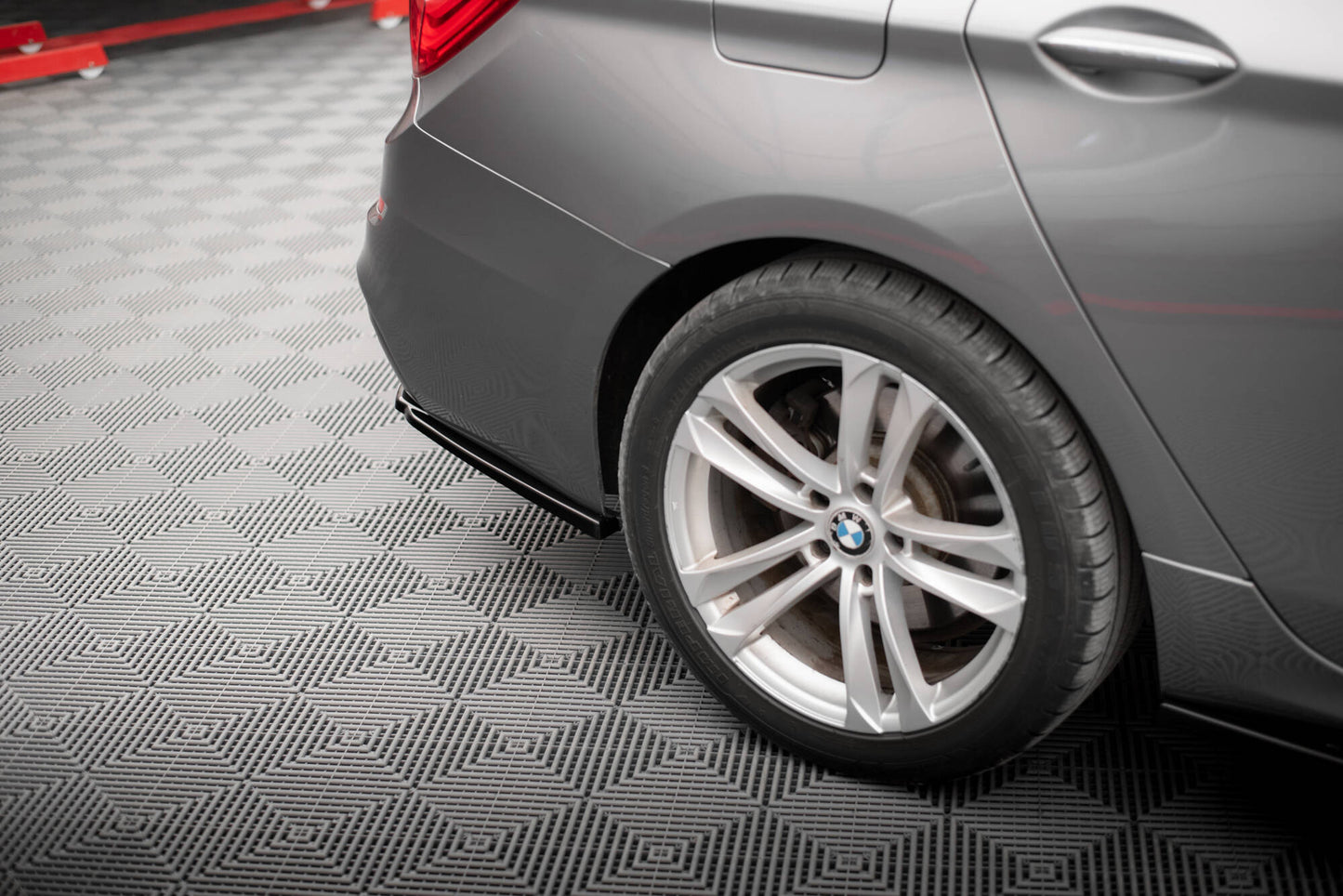 Heck Ansatz Flaps Diffusor für BMW 5er GT M-Paket F07 schwarz Hochglanz