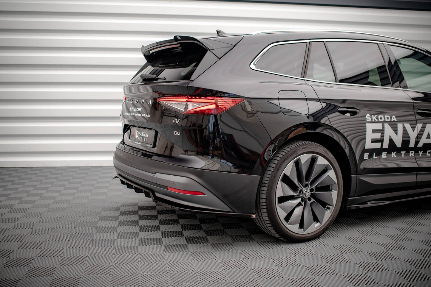 Mittlerer Diffusor Heck Ansatz DTM Look für Skoda Enyaq iV Carbon Look