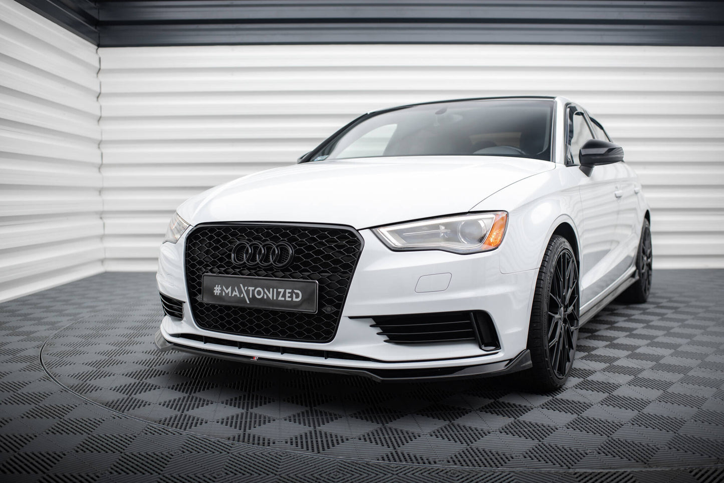Front Ansatz V.2 für Audi A3 Limousine 8V schwarz Hochglanz