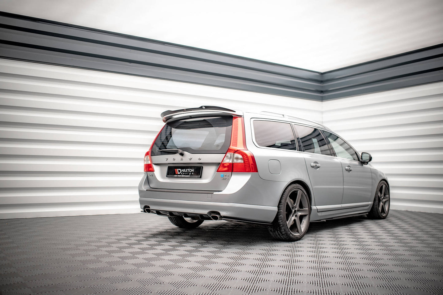 Diffusor Heck Ansatz für Volvo V70 Mk3 schwarz Hochglanz