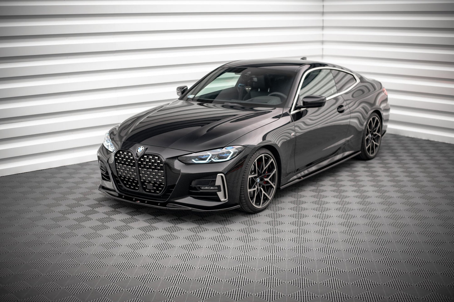 Front Ansatz V.1 für BMW 4er M-Paket / M440i G22 / G23 / G22 Facelift / G23 Facelift schwarz Hochglanz