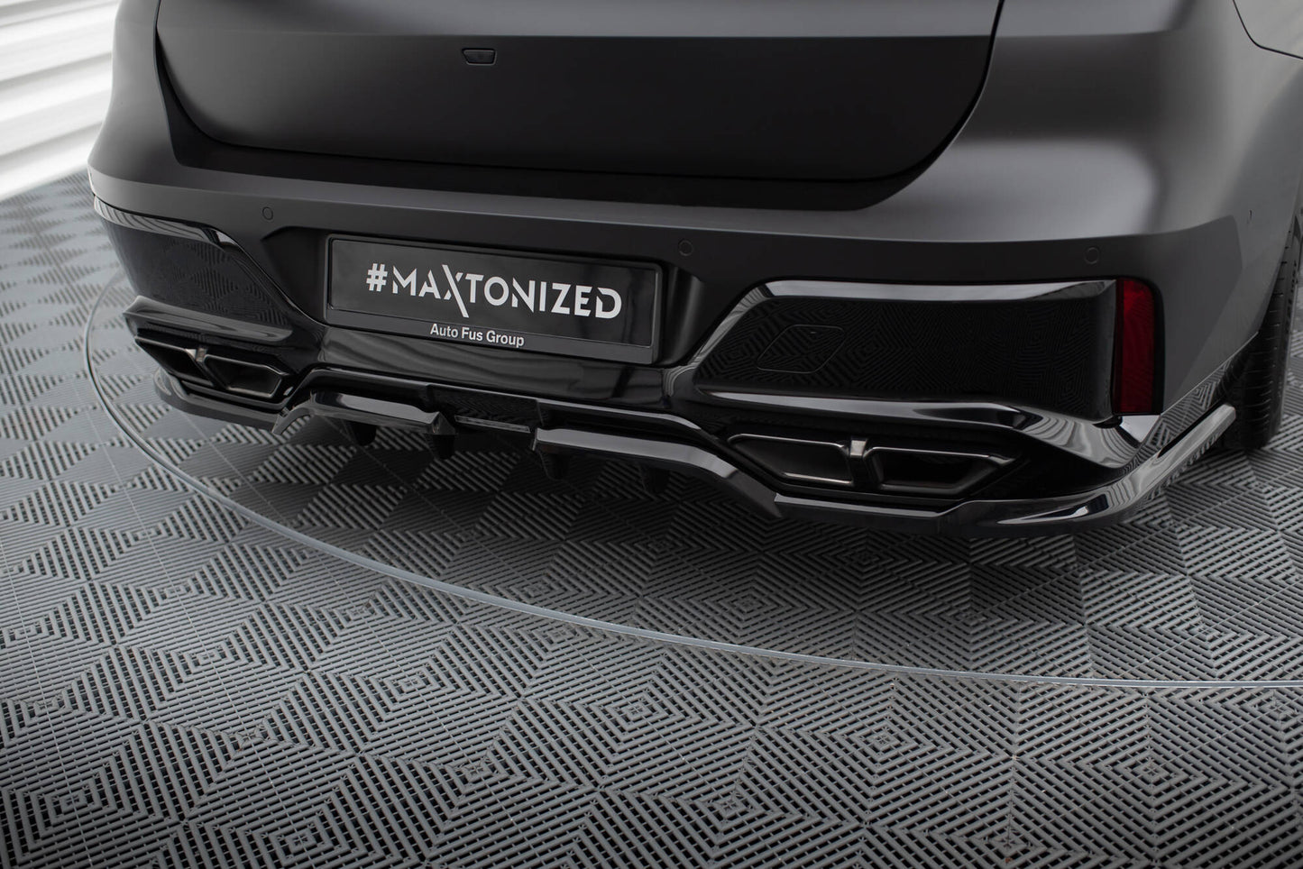 Mittlerer Cup Diffusor DTM Look Heck Ansatz für BMW M760e G70 schwarz Hochglanz