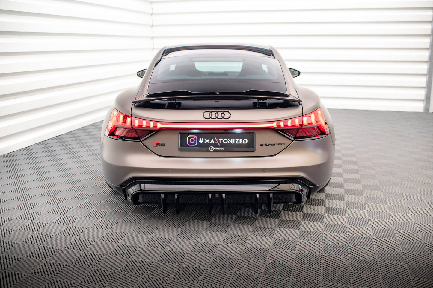 Diffusor Heck Ansatz für Audi e-Tron GT / RS GT Mk1 schwarz Hochglanz