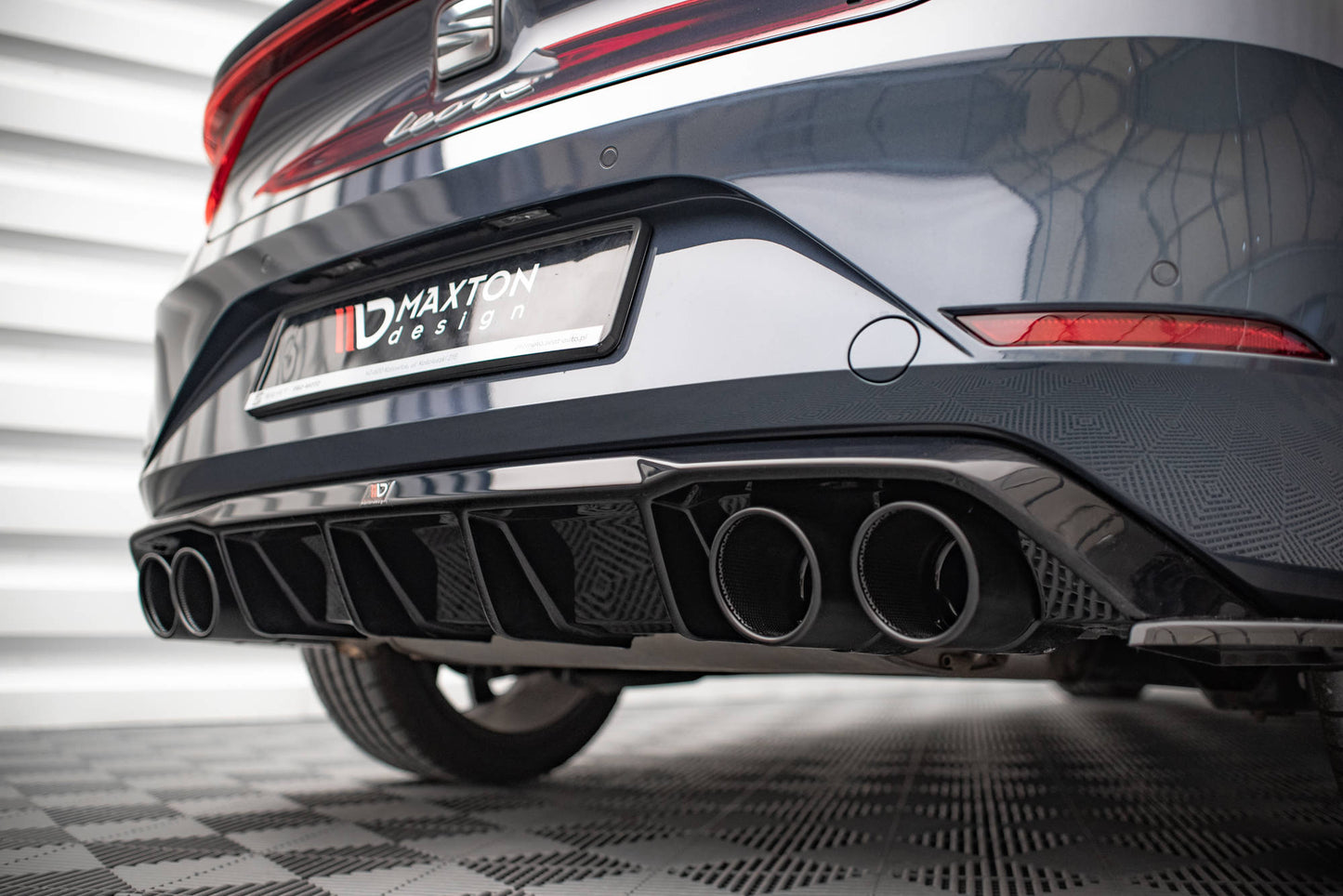 Diffusor Heck Ansatz + Endrohre für Seat Leon FR Hatchback Mk4