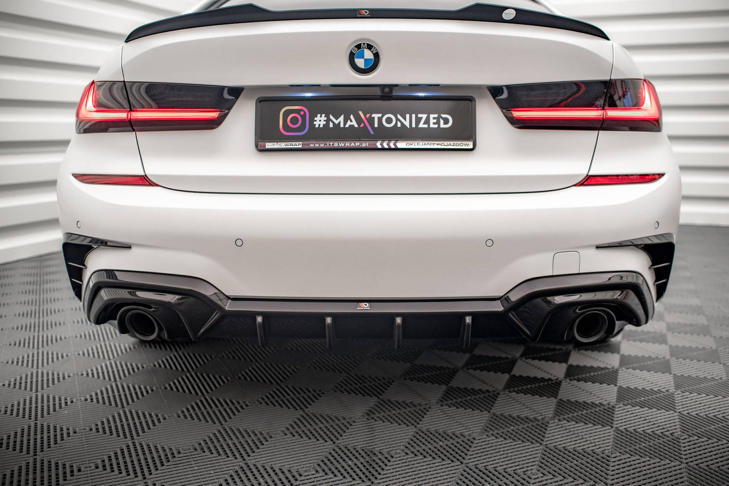 Diffusor Heck Ansatz für BMW 3er M-Paket G20 / G21 (Passend für Fahrzeuge mit Anhängerkupplung) schwarz Hochglanz
