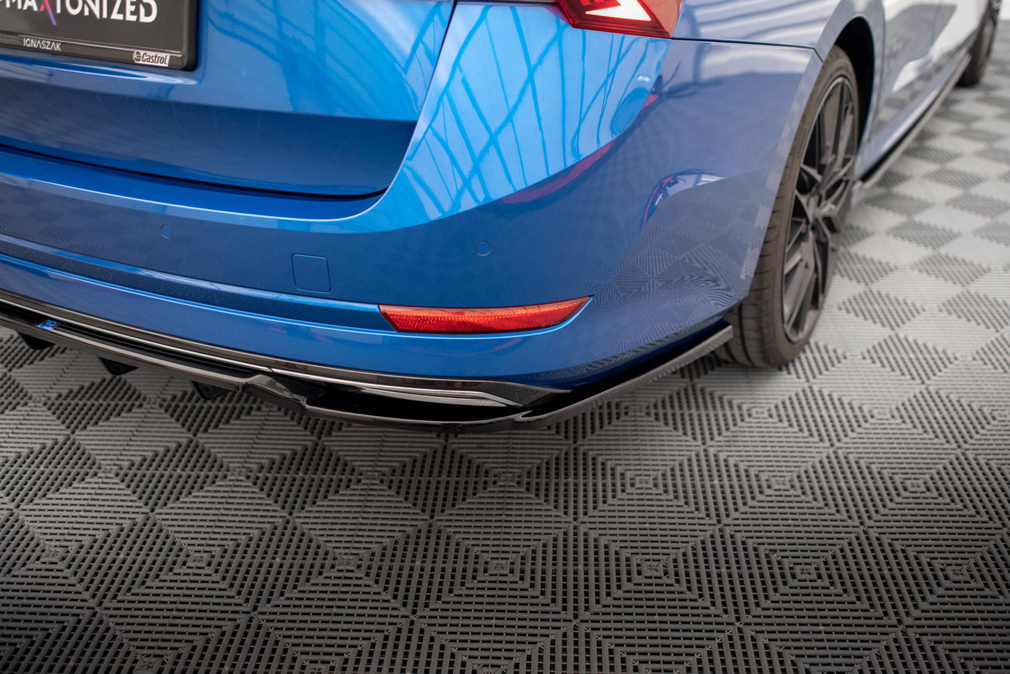 Mittlerer Cup Diffusor DTM Look Heck Ansatz für Skoda Octavia Sportline Mk4 schwarz Hochglanz