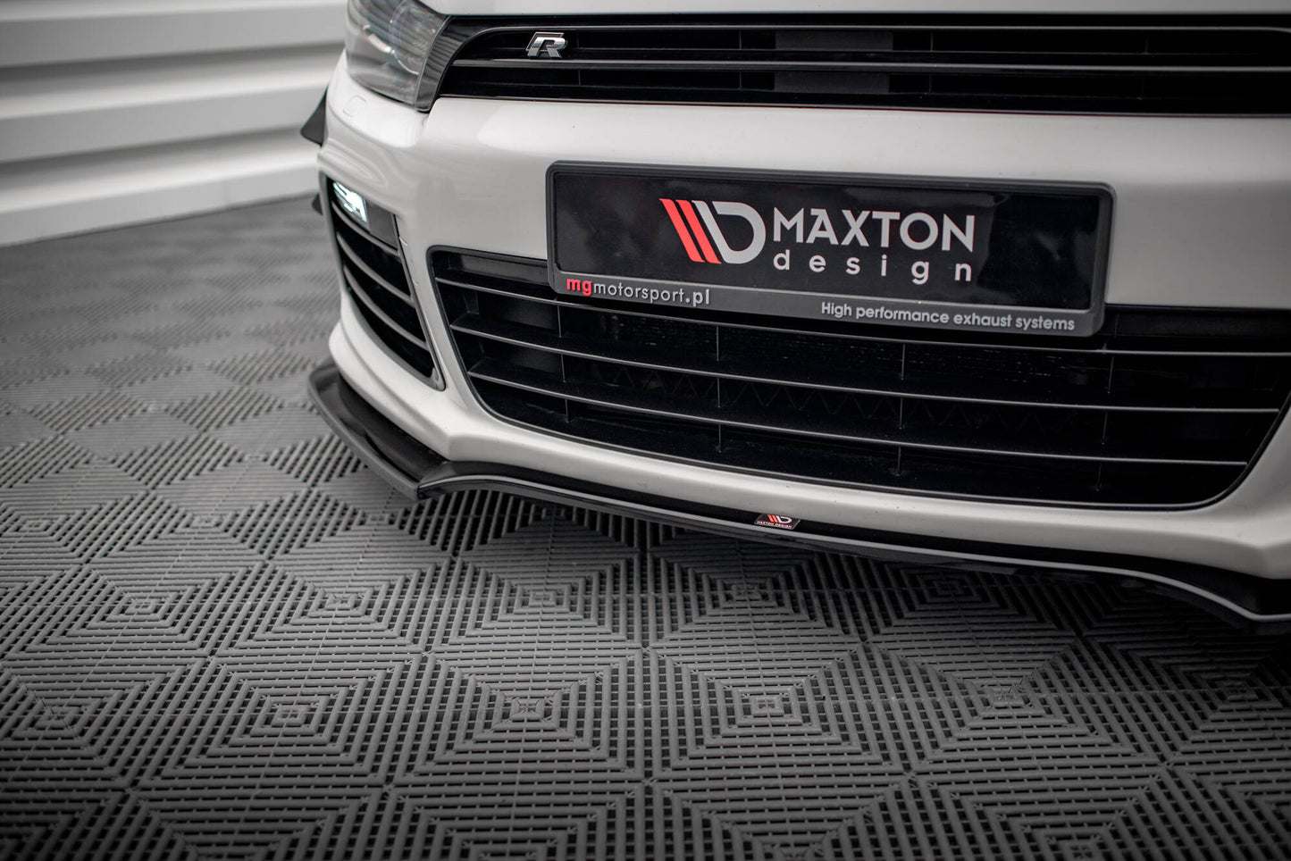 Front Ansatz V.4 für VW Scirocco R Mk3 schwarz Hochglanz