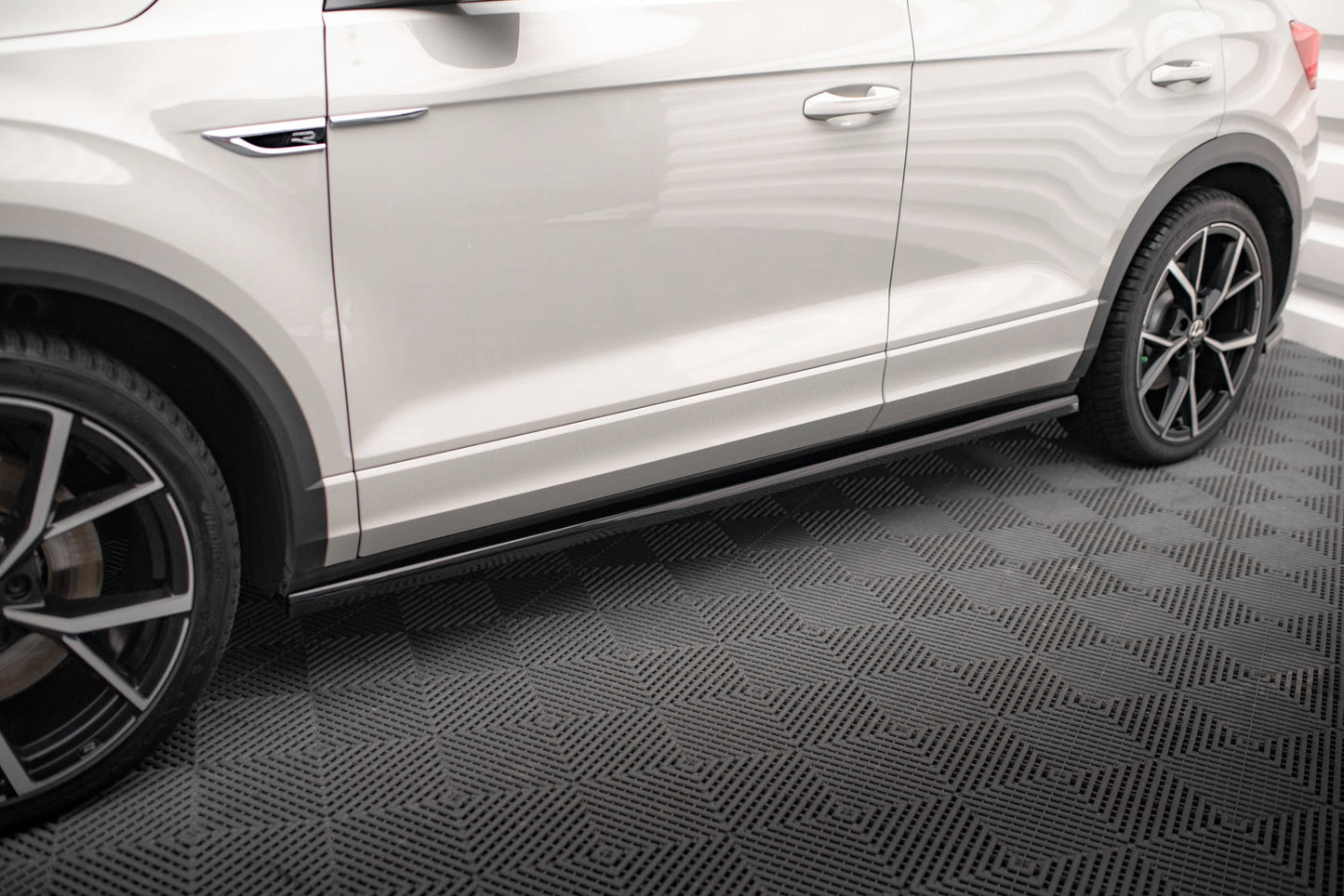 Seitenschweller Ansatz für VW T-Roc R / R-Line Mk1 schwarz Hochglanz