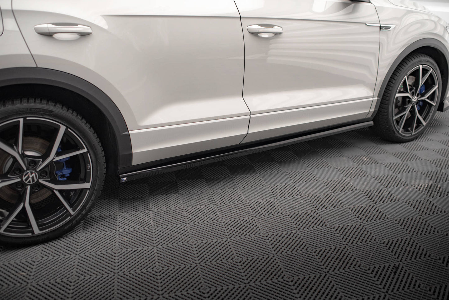Seitenschweller Ansatz für VW T-Roc R / R-Line Mk1 schwarz Hochglanz