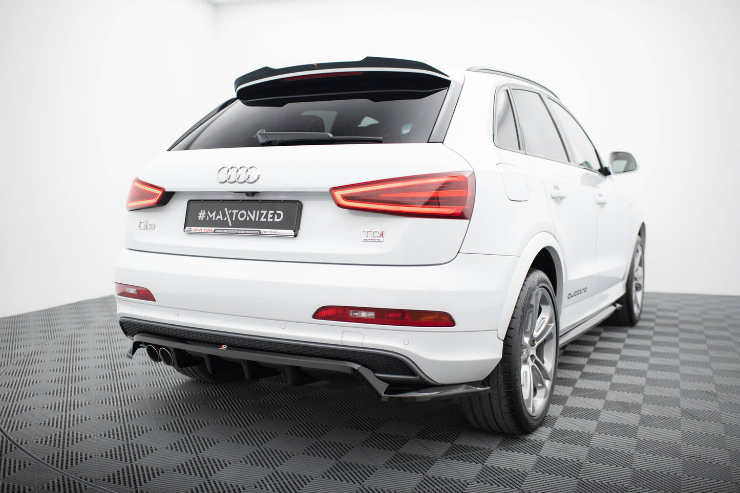 Mittlerer Cup Diffusor DTM Look Heck Ansatz für Audi Q3 S-line 8U schwarz Hochglanz