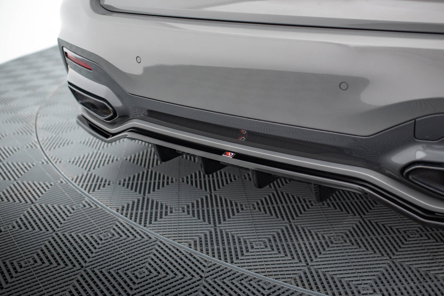 Mittlerer Cup Diffusor DTM Look Heck Ansatz V.2 für BMW 7 M-Paket G11 / G12 Facelift schwarz Hochglanz