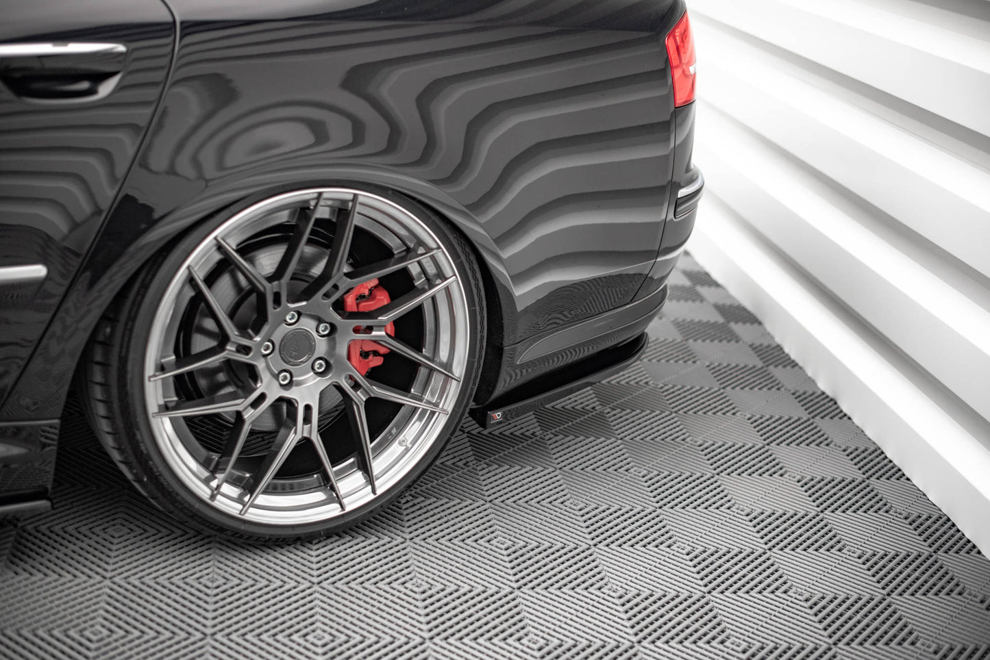 Heck Ansatz Flaps Diffusor für Audi S8 D3 schwarz Hochglanz