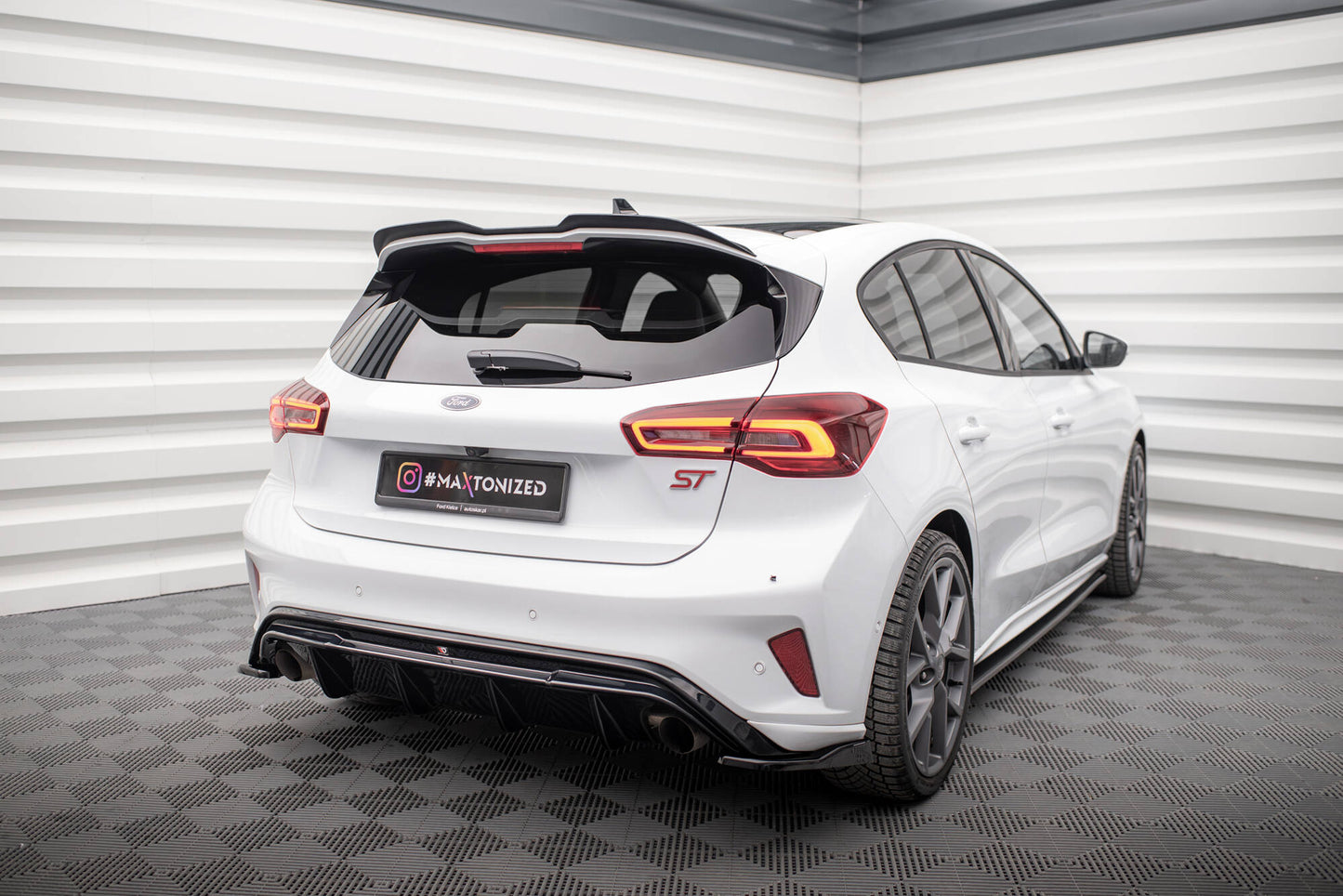 Heck Ansatz Flaps Diffusor V.3 für (Für heckansatz v.2) Ford Focus Hatchback ST Mk4 schwarz Hochglanz