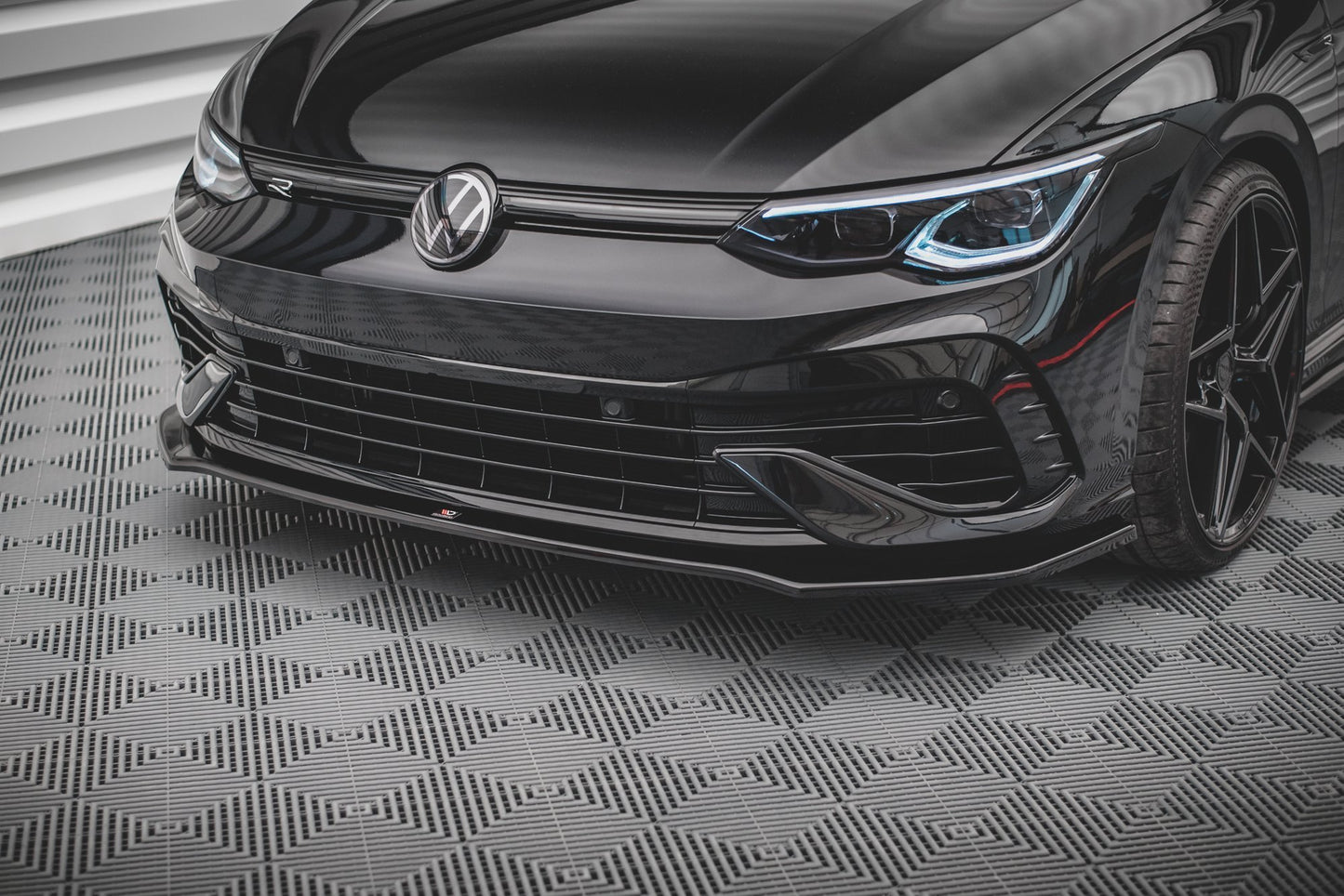 Front Ansatz V.3 für Volkswagen Golf R Mk8 Carbon Look