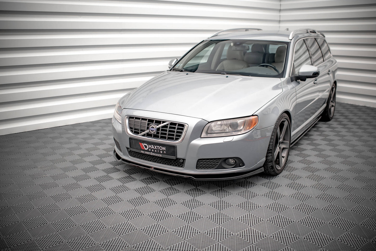 Front Ansatz V.2 für Volvo V70 Mk3 schwarz Hochglanz