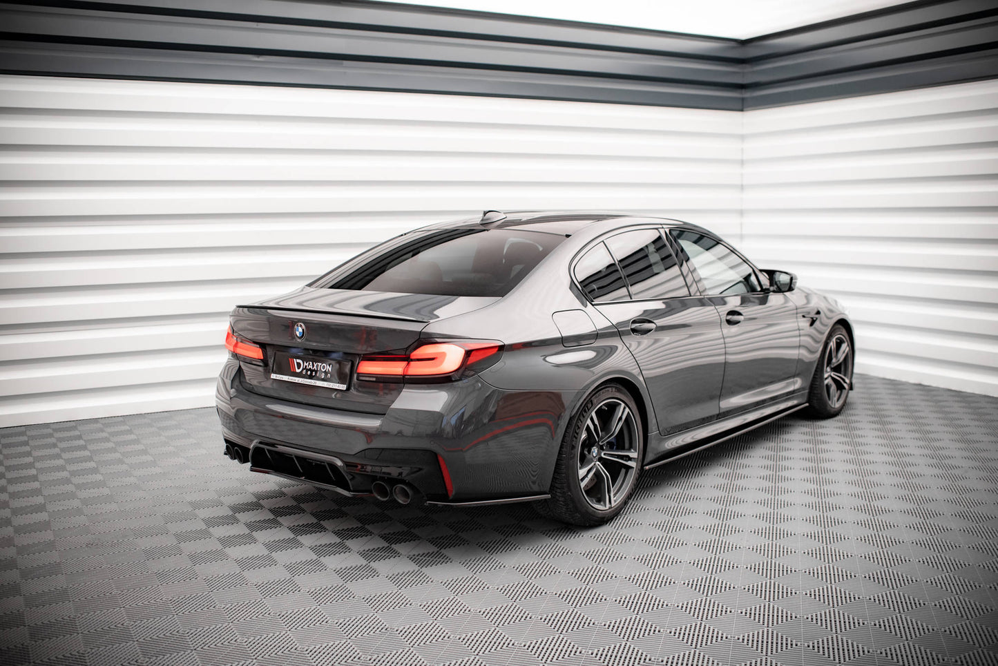Heck Ansatz Flaps Diffusor für BMW M5 F90 schwarz Hochglanz