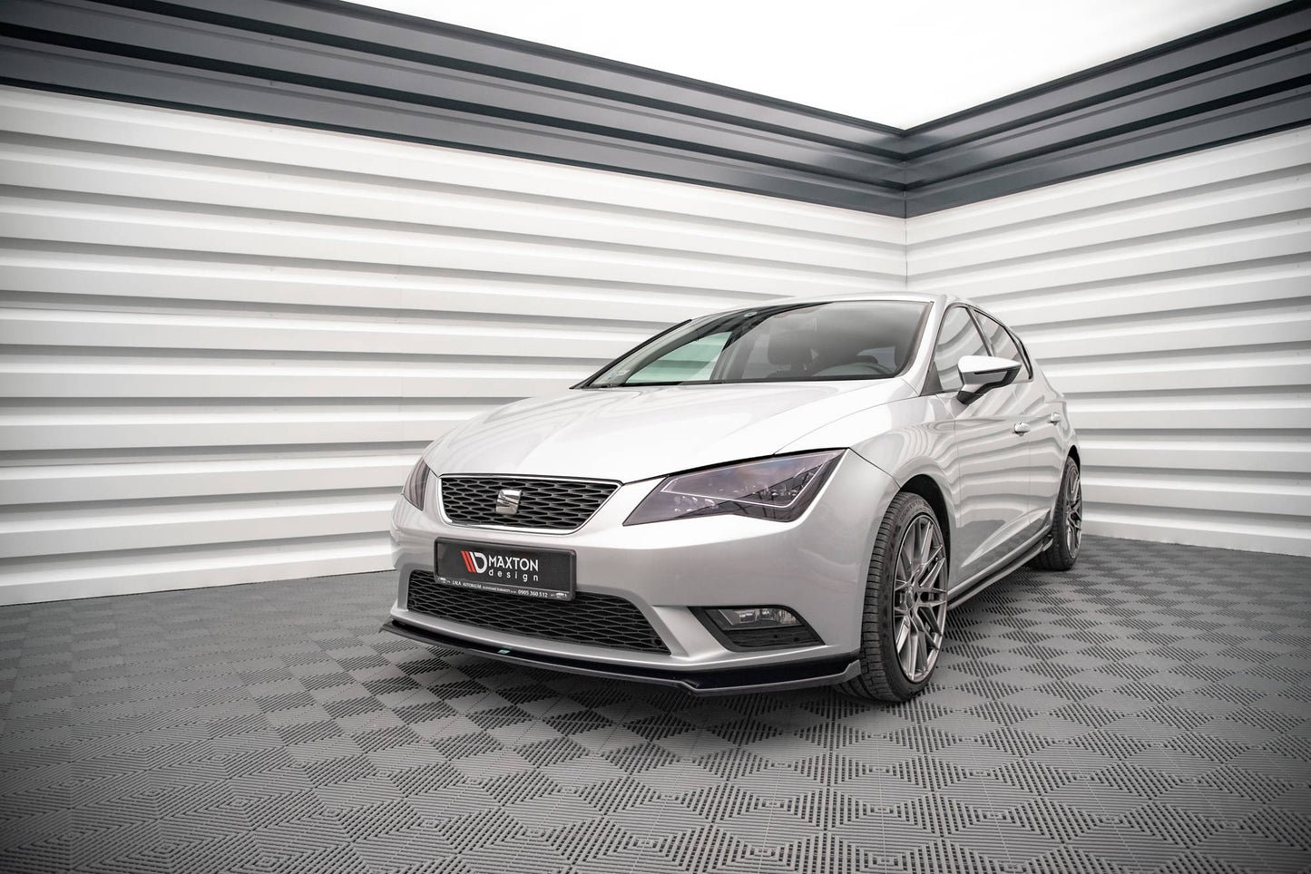 Front Ansatz V.2 für Seat Leon Mk3 schwarz Hochglanz