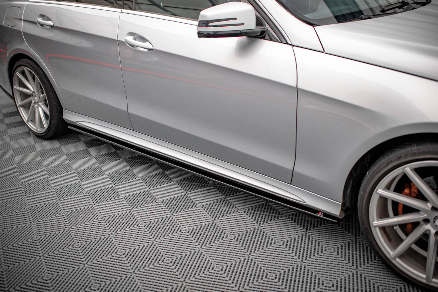 Seitenschweller Ansatz für Mercedes-Benz E63 AMG / AMG-Line Limousine W212 Facelift schwarz Hochglanz