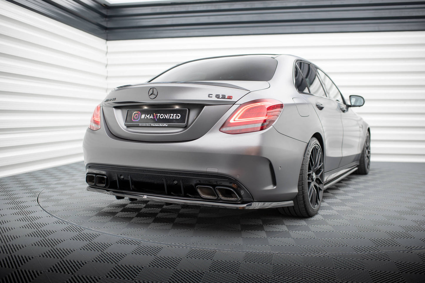 Mittlerer Cup Diffusor DTM Look Heck Ansatz für Mercedes-AMG C63 Limousine / Kombi W205 Facelift schwarz Hochglanz