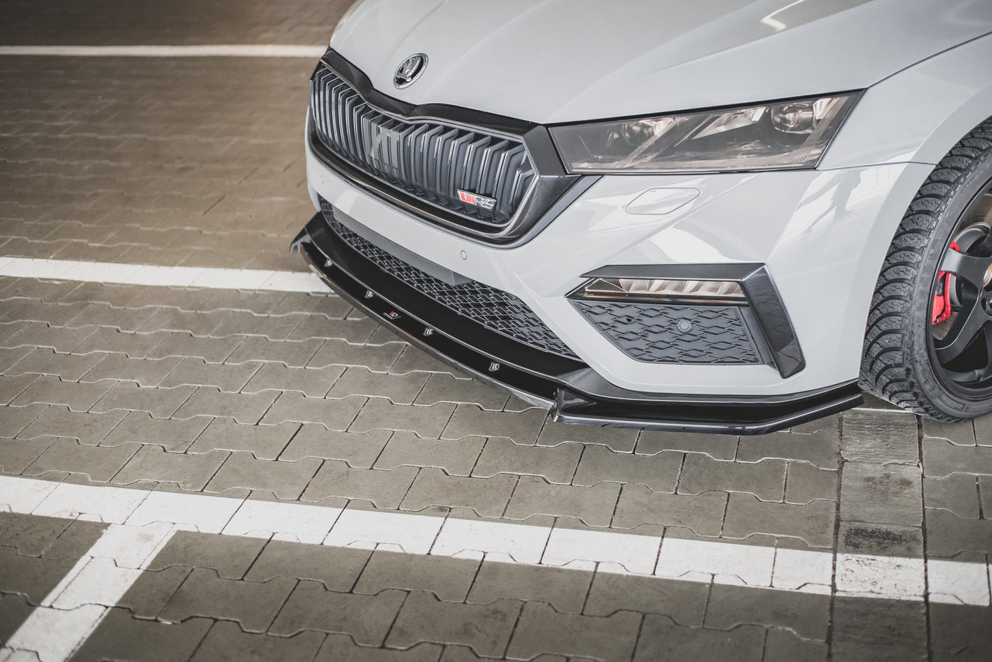 Front Ansatz V.1 für Skoda Octavia RS Mk4 schwarz Hochglanz