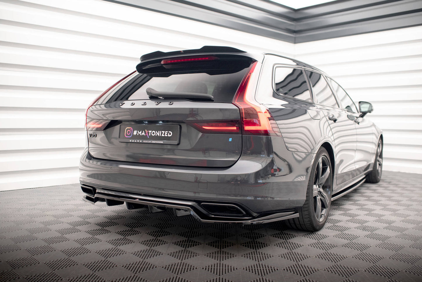 Mittlerer Cup Diffusor DTM Look Heck Ansatz für Volvo V90 / S90 R-Design Mk2 schwarz Hochglanz