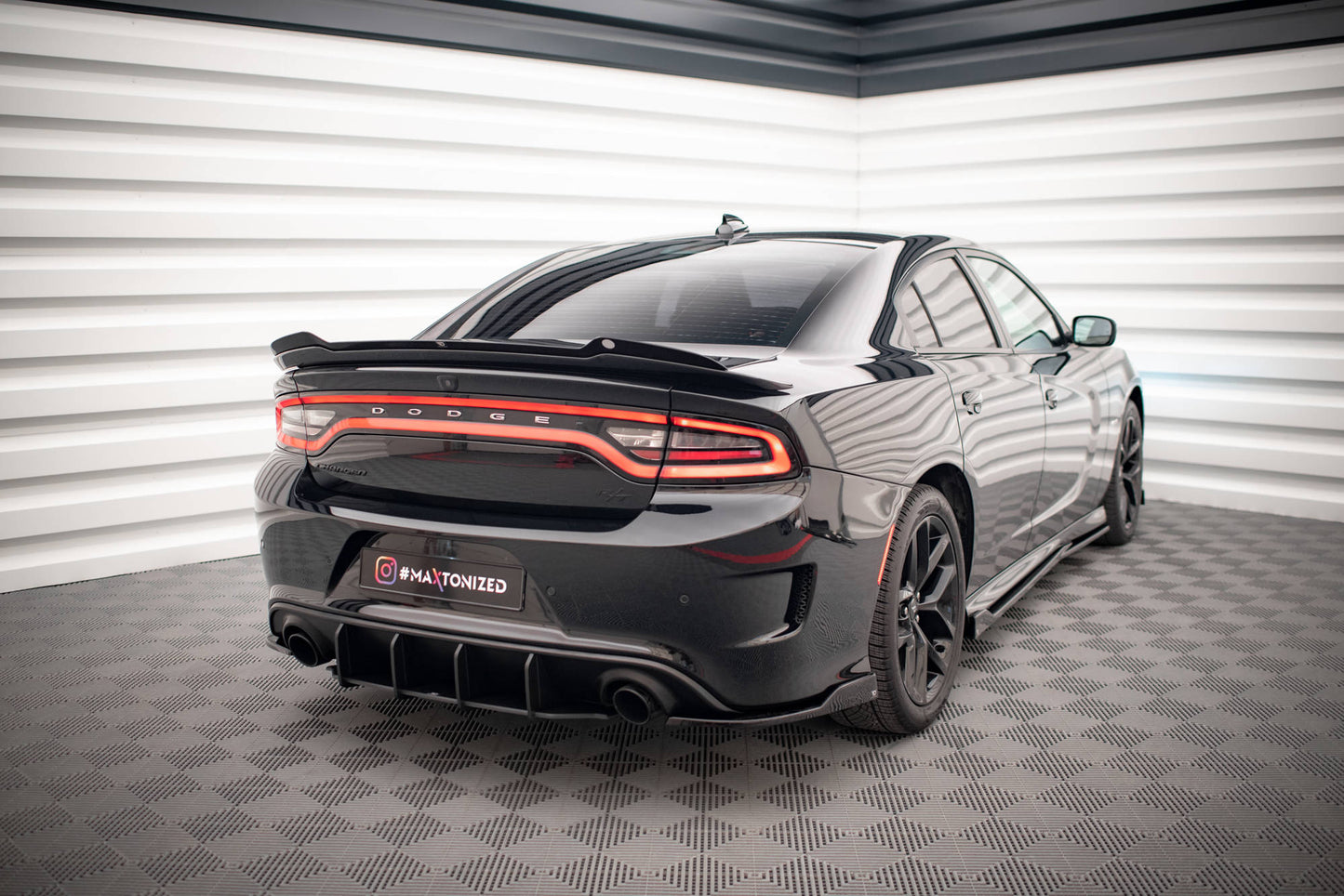 Heck Ansatz Flaps Diffusor für Dodge Charger SRT Mk7 Facelift schwarz matt