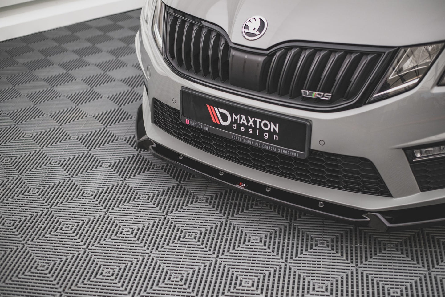 Front Ansatz V.2 für Skoda Octavia RS Mk3 Facelift schwarz Hochglanz