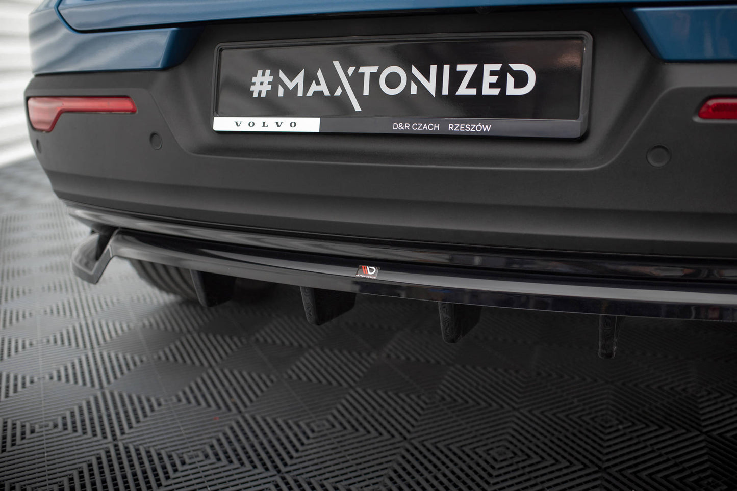 Mittlerer Cup Diffusor DTM Look Heck Ansatz für Volvo C40 Mk1 schwarz Hochglanz