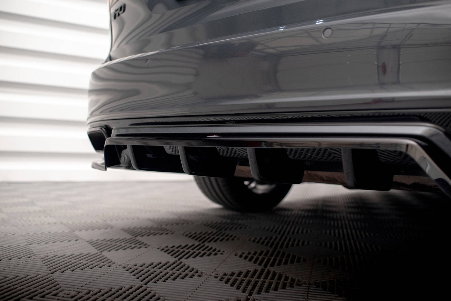 Mittlerer Cup Diffusor DTM Look Heck Ansatz für Volvo V90 / S90 R-Design Mk2 schwarz Hochglanz