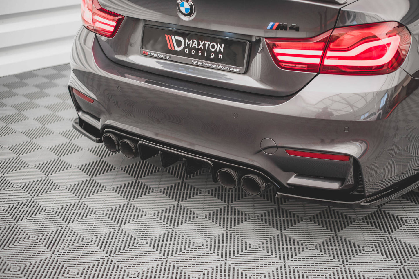 Diffusor Heck Ansatz für BMW M4 F82 schwarz Hochglanz