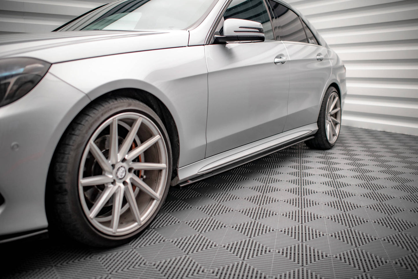 Seitenschweller Ansatz für Mercedes-Benz E63 AMG / AMG-Line Limousine W212 Facelift schwarz Hochglanz