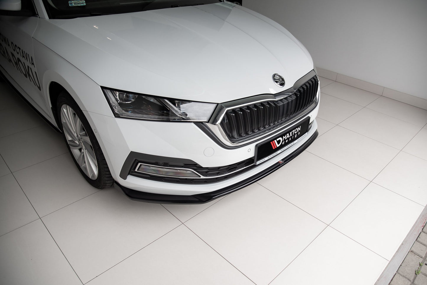 Front Ansatz V.2 für Skoda Octavia Mk4 schwarz Hochglanz
